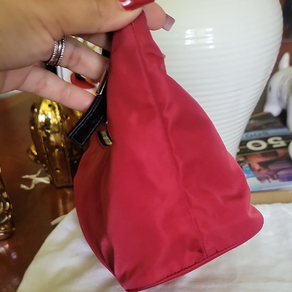 Prada Red and Orange Shoulder Bag with Vibrant Design - Picture 6 of 15